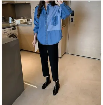 블랙 톤 셔츠와 슬랙스 전신 코디 사진