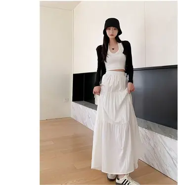 블랙·그레이 톤 셔링 롱스커트와 가디건 전신 코디 사진