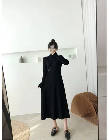 블랙·차콜 톤 원피스 전신 코디 사진