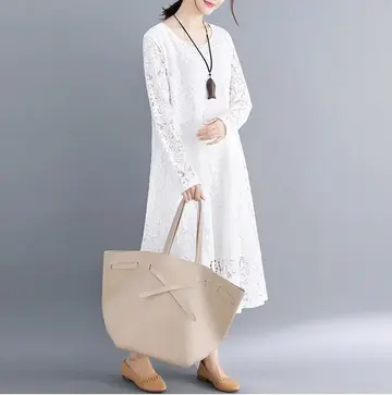 화이트 레이스 롱원피스 전신 코디 사진