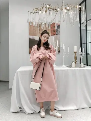 핑크 기모 원피스 전신 코디 사진