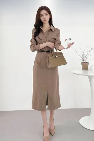 그레이·브라운 톤 롱원피스와 셔츠 전신 코디 사진