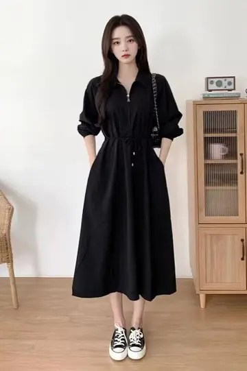블랙·차콜 톤 원피스와 바람막이 전신 코디 사진