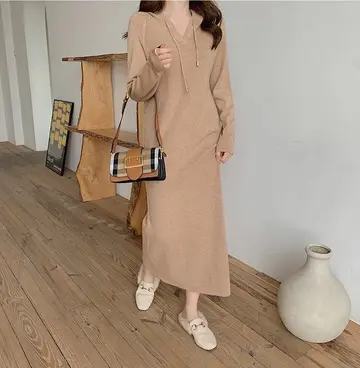 카멜·카키 톤 골지 롱원피스와 가디건 전신 코디 사진