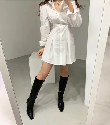 화이트·베이지 톤 원피스 전신 코디 사진