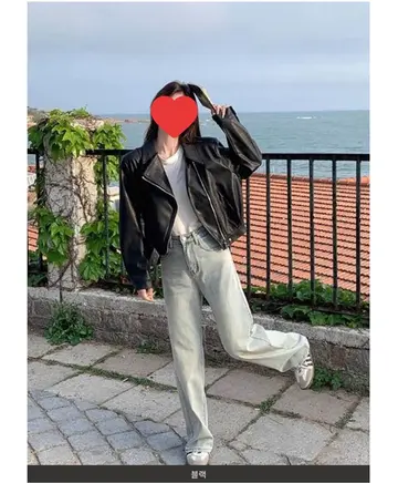 블랙·그레이 톤 레더 재킷과 반팔티 전신 코디 사진