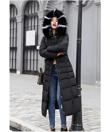 블랙·차콜 톤 웰론 롱패딩과 후드티 전신 코디 사진