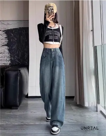블랙·아이보리 톤 오버핏 와이드 청바지와 나시 전신 코디 사진