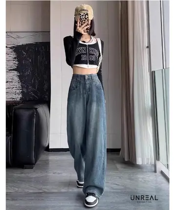 블랙·아이보리 톤 와이드 청바지와 나시 전신 코디 사진