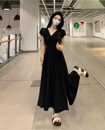 블랙 원피스 전신 코디 사진