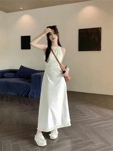화이트 원피스 전신 코디 사진