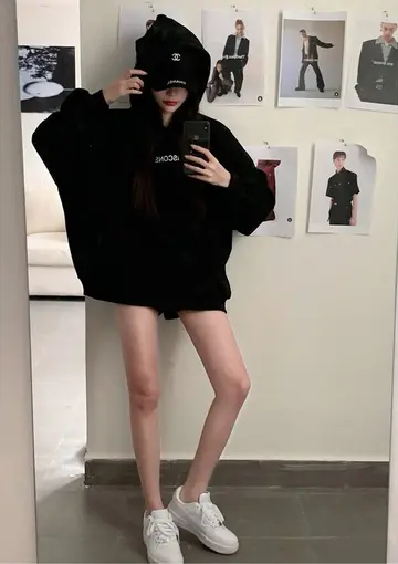 블랙 오버핏 집업 전신 코디 사진