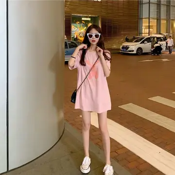 오버핏 크롭 민소매와 핑크 셔츠원피스 전신 코디 사진