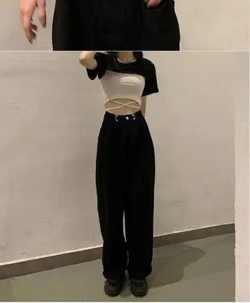 카키·베이지 톤 크롭 반팔티와 베스트 전신 코디 사진