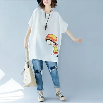 화이트 오버핏 반팔티와 청바지 전신 코디 사진
