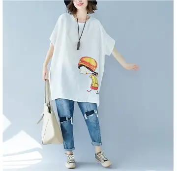 화이트·카멜 톤 반팔티와 청바지 전신 코디 사진