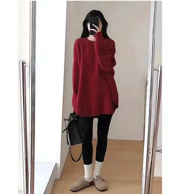 블랙·브라운 톤 반팔티와 레깅스 전신 코디 사진