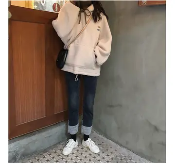 베이지·그레이 톤 플리스와 니트 전신 코디 사진