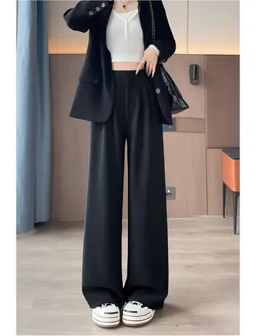 아이보리·베이지 톤 와이드 슬랙스와 베스트 전신 코디 사진