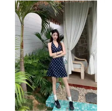 아이보리·화이트 톤 원피스 전신 코디 사진