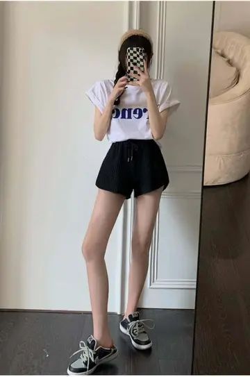 스카이블루·그레이 톤 배기팬츠와 반팔티 전신 코디 사진