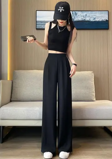 블랙 와이드 슬랙스와 블랙 나시 전신 코디 사진