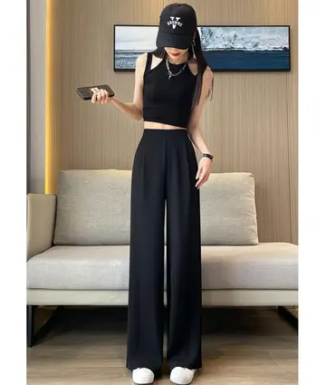 블랙·차콜 톤 와이드 슬랙스와 나시 전신 코디 사진