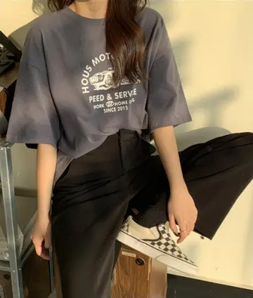 블랙 오버핏 와이드팬츠와 반팔티 전신 코디 사진