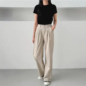 블랙·그레이 톤 와이드팬츠와 반팔티 전신 코디 사진