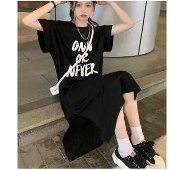 블랙·아이보리 톤 롱원피스와 재킷 전신 코디 사진