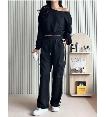 블랙·차콜 톤 배기팬츠와 맨투맨 전신 코디 사진