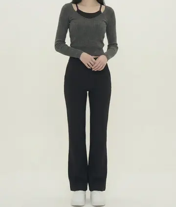 차콜·베이지 톤 와이드 슬랙스와 나시 전신 코디 사진