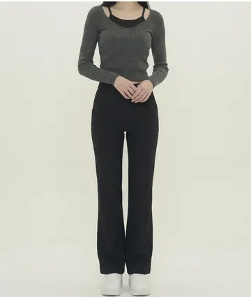차콜·베이지 톤 와이드 슬랙스와 나시 전신 코디 사진