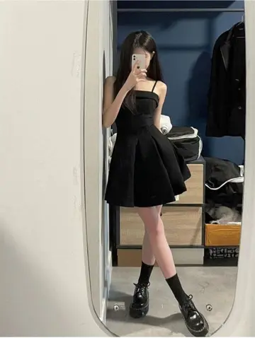 블랙 원피스 전신 코디 사진