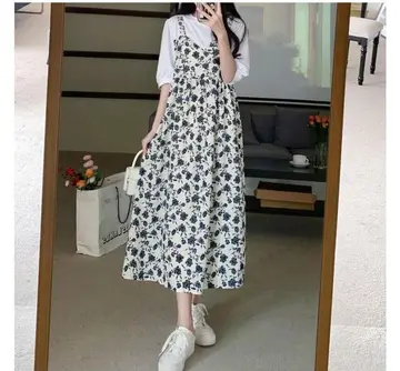 아이보리·그레이 톤 원피스 전신 코디 사진