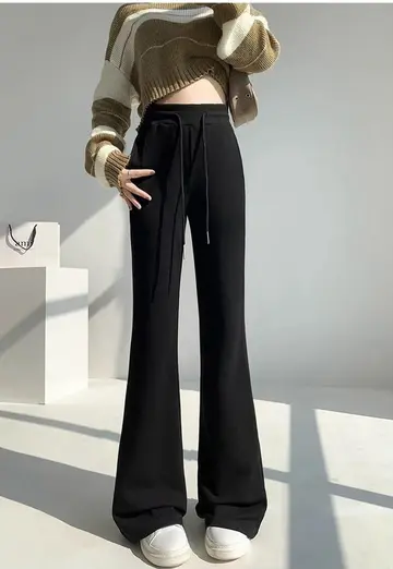 블랙 오버핏 와이드팬츠와 니트 전신 코디 사진