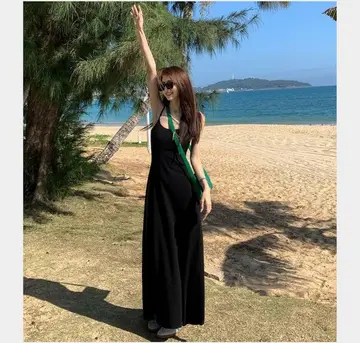 블랙·베이지 톤 원피스 전신 코디 사진