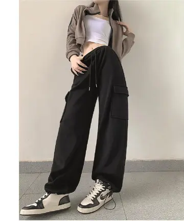 블랙 오버핏 배기팬츠와 나시 전신 코디 사진