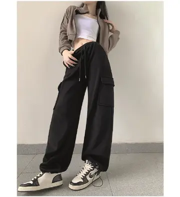 화이트·그레이 톤 배기팬츠와 나시 전신 코디 사진