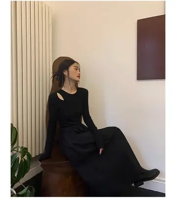 블랙·베이지 톤 민소매와 니트원피스 전신 코디 사진