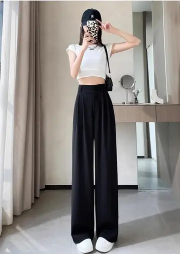 와이드 청바지와 화이트 반팔티 전신 코디 사진