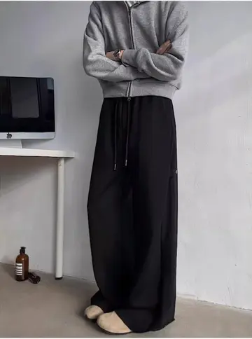 오버핏 와이드 청바지와 그레이 집업 전신 코디 사진