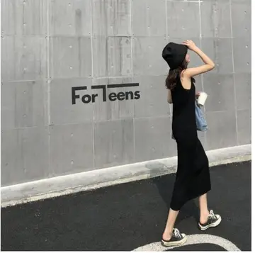 블랙·차콜 톤 원피스 전신 코디 사진
