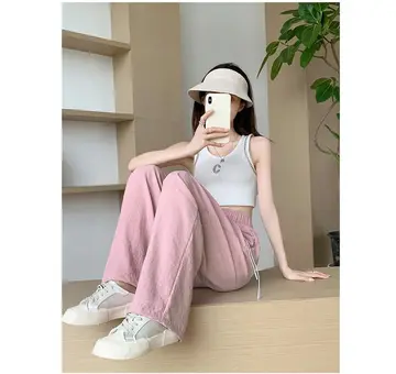 화이트·아이보리 톤 배기팬츠와 나시 전신 코디 사진