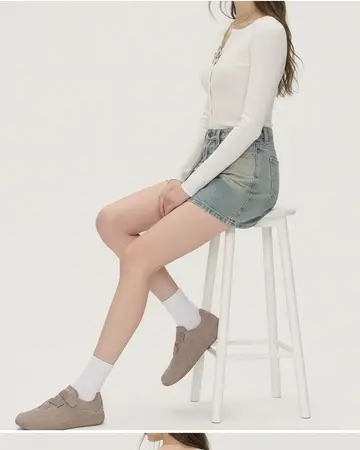 그레이·베이지 톤 롱스커트와 가디건 전신 코디 사진