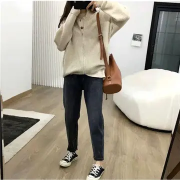 베이지 오버핏 집업과 셔츠 전신 코디 사진