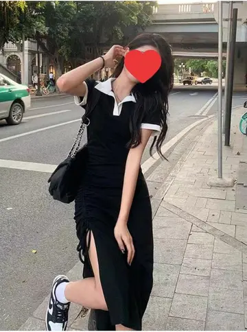 원피스와 블랙 베스트 전신 코디 사진