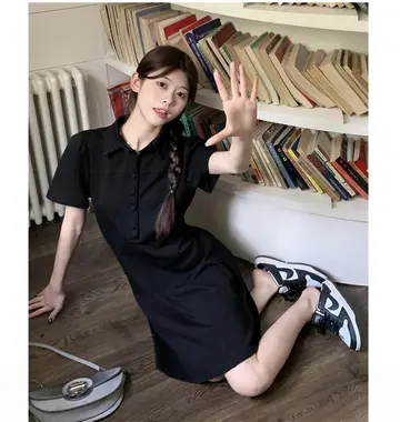 블랙·차콜 톤 원피스 전신 코디 사진
