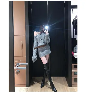 스카이블루·그레이 톤 원피스와 니트 전신 코디 사진