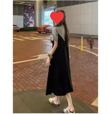 블랙·베이지 톤 원피스 전신 코디 사진